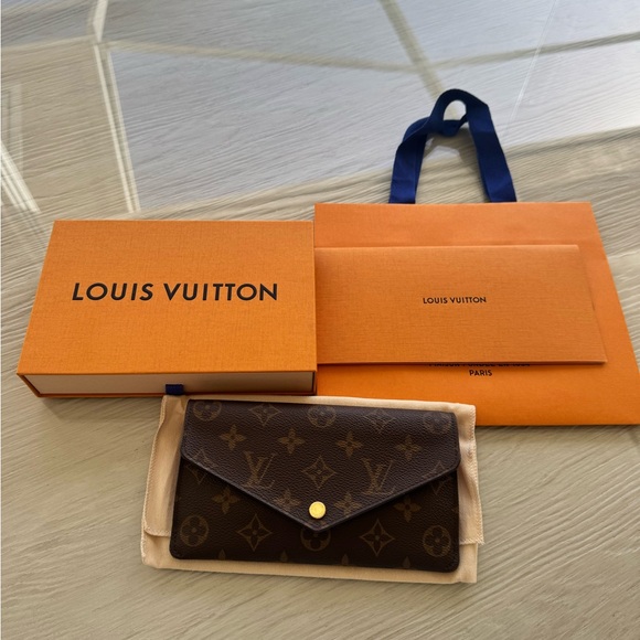 Louis Vuitton Handbags - Louis Vuitton Monogram Jeanne Wallet in Fuschia